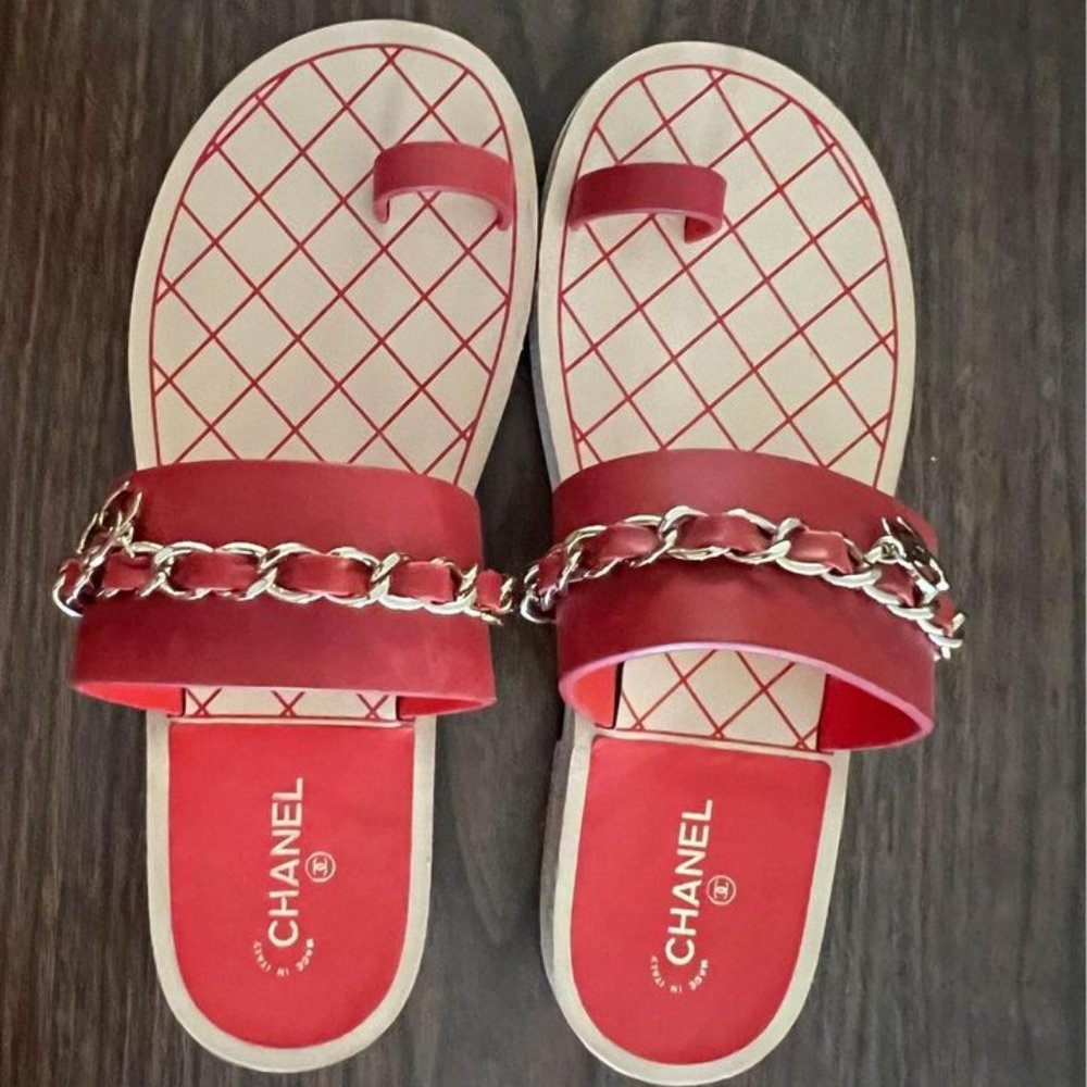 Chanel Women's Toe Ring Cc Chain Flat Sandals Leather Red